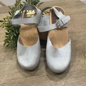 Mia clogs